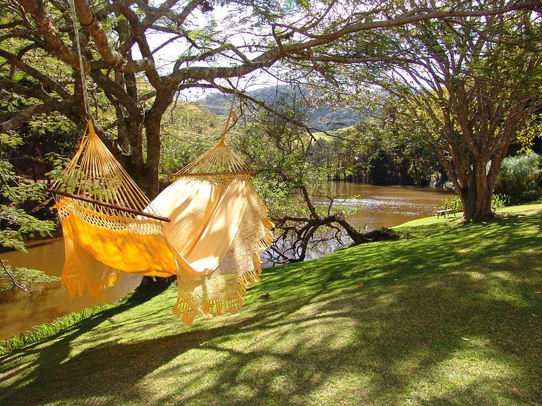 Hidromassagem e natureza - Casa da Banheirinha