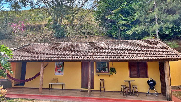 Hidromassagem e natureza - Casa da Banheirinha