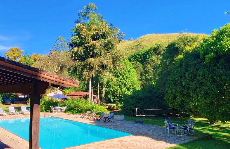 Hidromassagem e natureza - Casa da Banheirinha