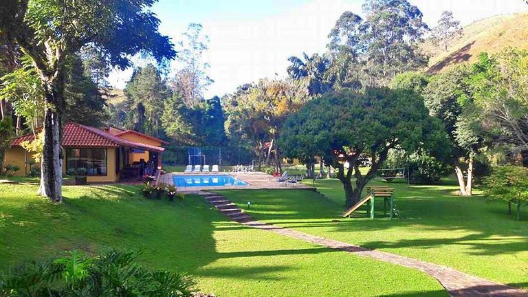 Hidromassagem e natureza - Casa da Banheirinha