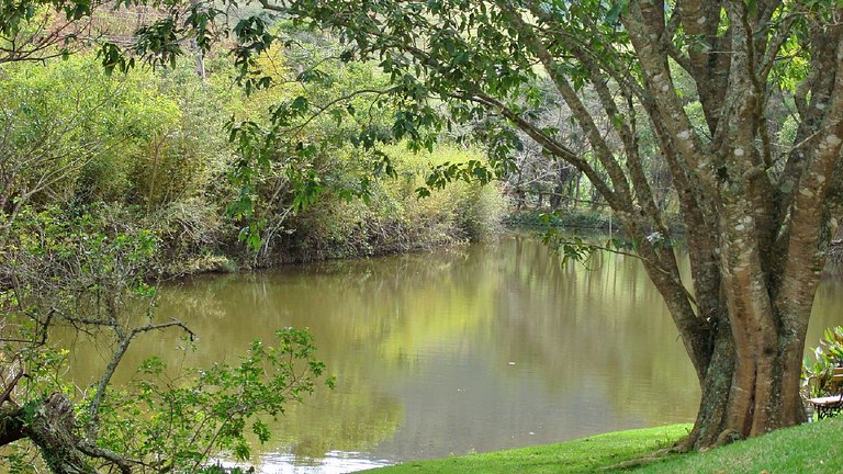 Hidromassagem e natureza - Casa da Banheirinha
