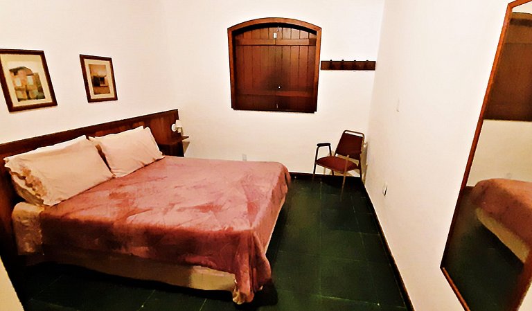 Casa com varanda e churrasqueira