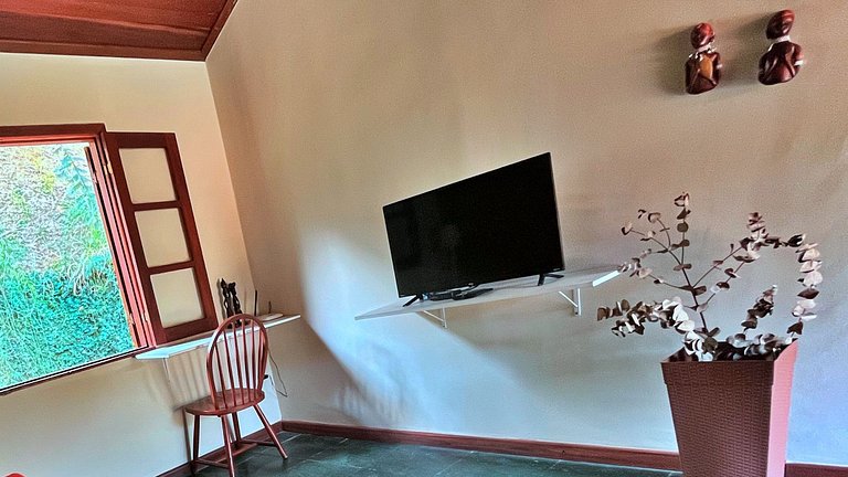 Hidromassagem e natureza - Casa da Banheirinha