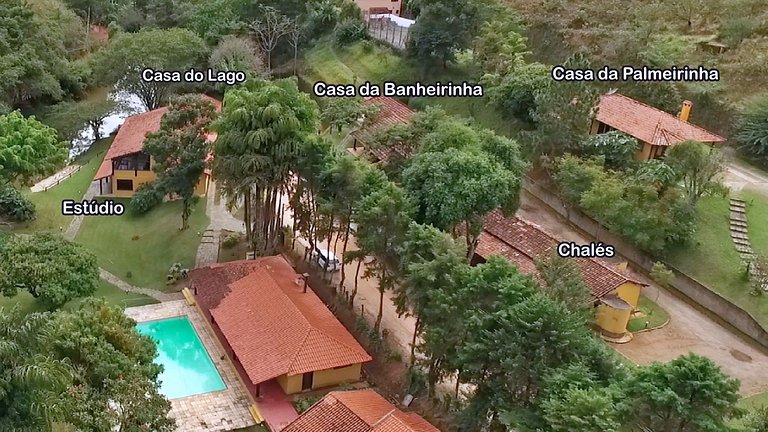 Varanda, churrasqueira, 2 quartos - Casa das Árvores