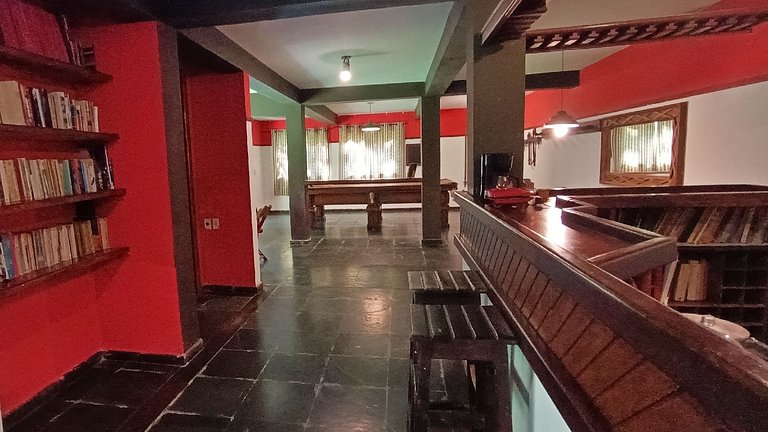 Estúdio: casal e 2 filhos com sinuca
