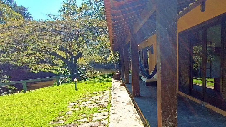 Estúdio: casal e 2 filhos com sinuca