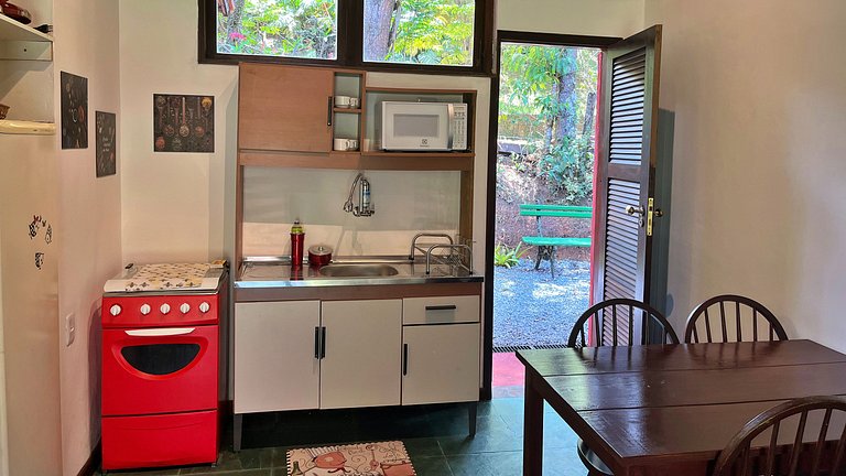 Varandão, churrasqueira . 2 quartos e quintal