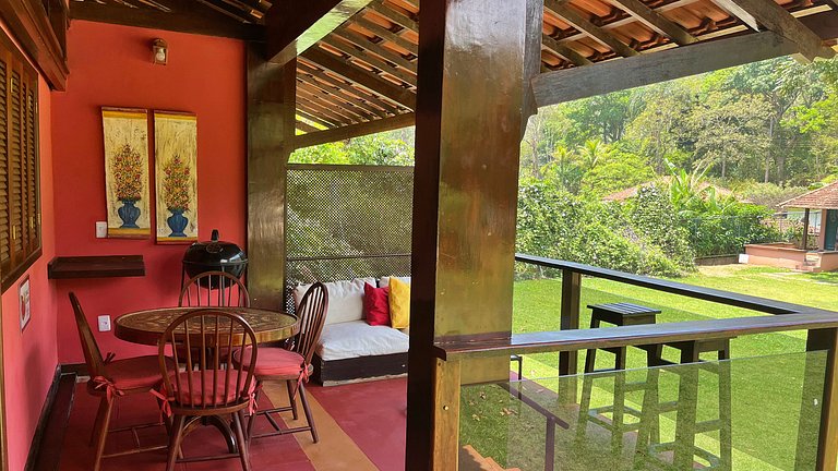 Varandão, churrasqueira . 2 quartos e quintal