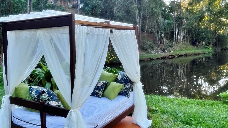 Varandão, churrasqueira . 2 quartos e quintal