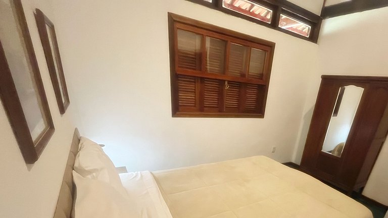 Varandão, churrasqueira . 2 quartos e quintal