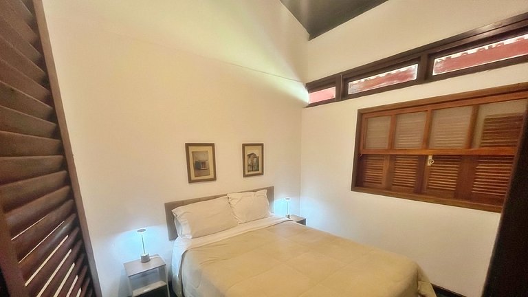 Varandão, churrasqueira . 2 quartos e quintal