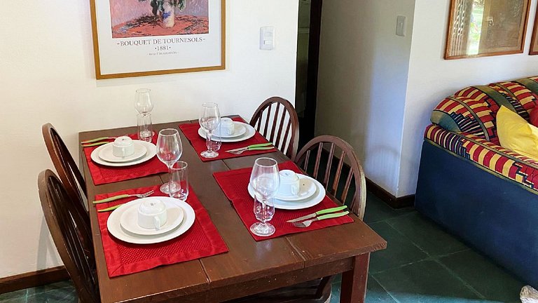 Varandão, churrasqueira . 2 quartos e quintal