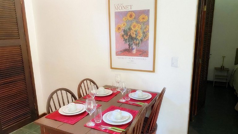 Varandão, churrasqueira . 2 quartos e quintal